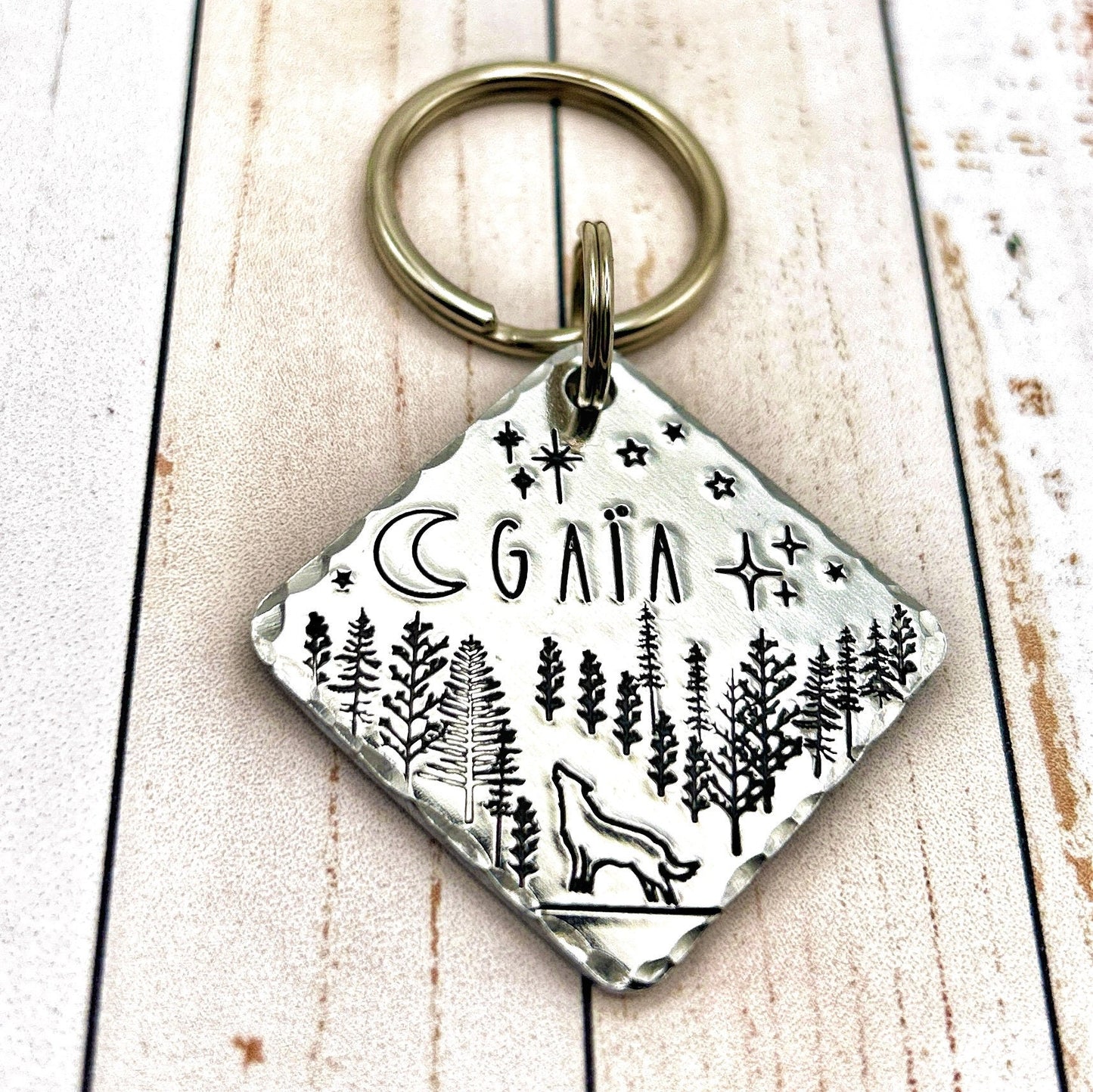 Médaille de Chien Personnalisée, Médaillon Chien avec Loup, Montagne et Forêt