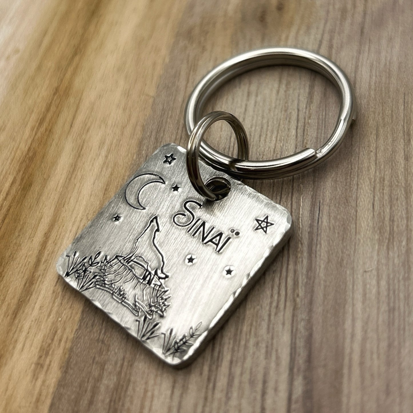 Médaille Personnalisée pour un Chien en Maillechort, Arbres et Forêt, Lune et Loup