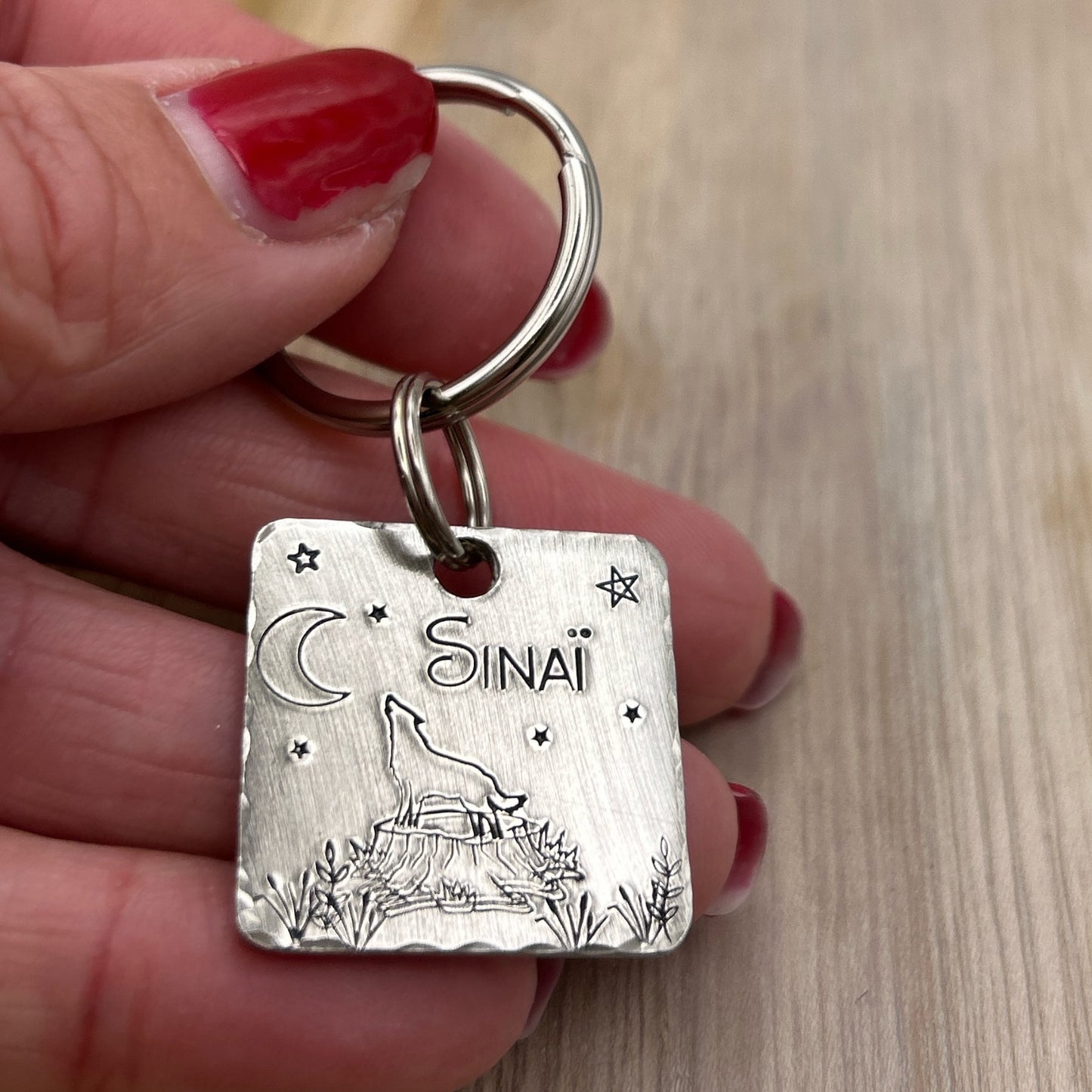 Médaille Personnalisée pour un Chien en Maillechort, Arbres et Forêt, Lune et Loup