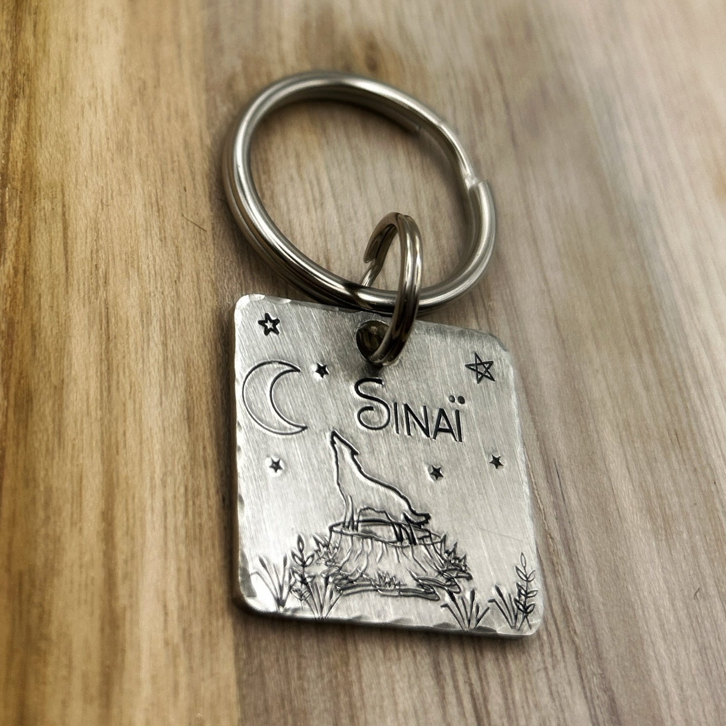 Médaille Personnalisée pour un Chien en Maillechort, Arbres et Forêt, Lune et Loup