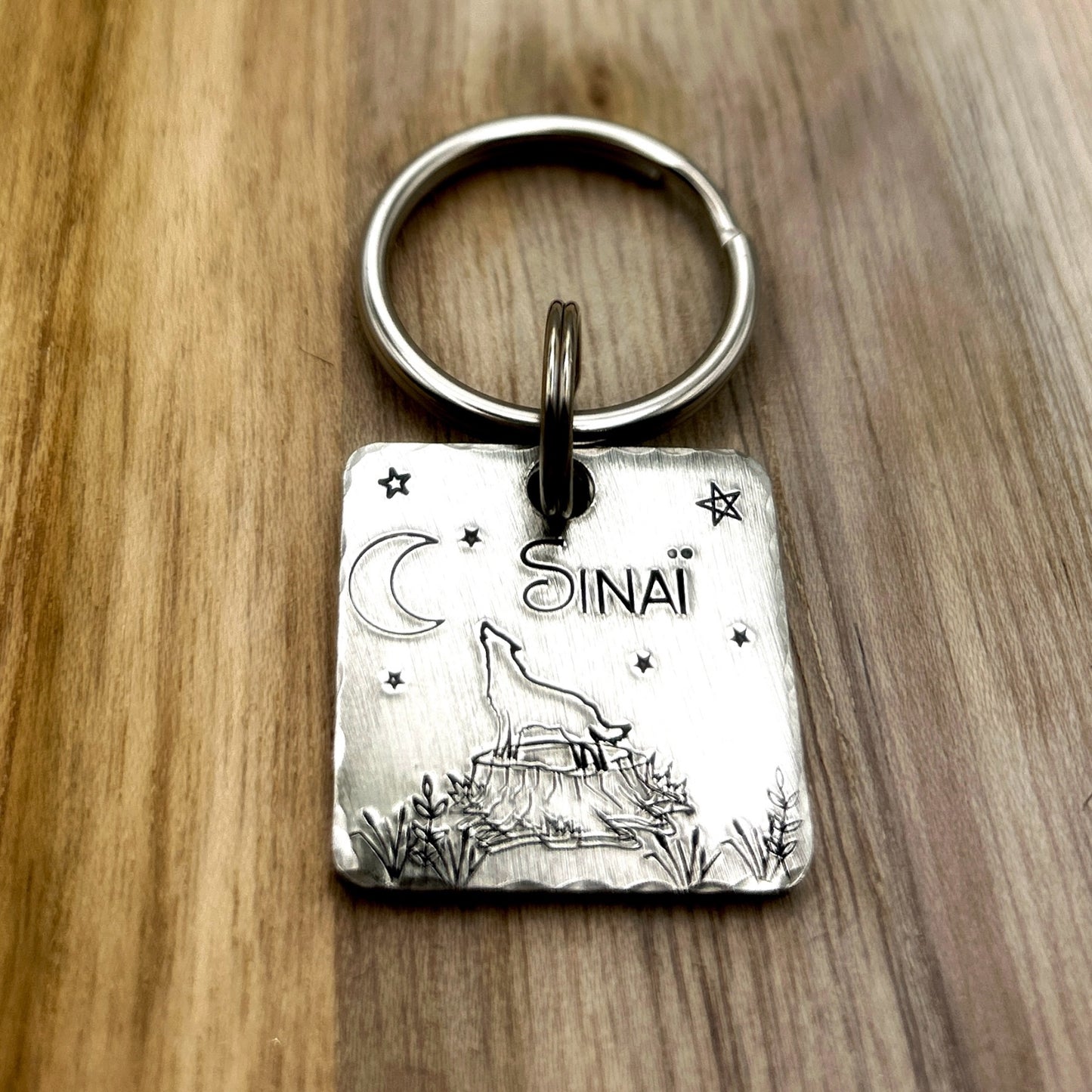Médaille Personnalisée pour un Chien en Maillechort, Arbres et Forêt, Lune et Loup