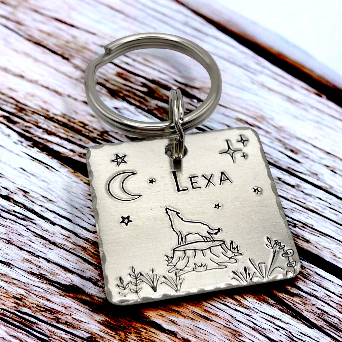 Médaille Personnalisée pour un Chien en Maillechort, Arbres et Forêt, Lune et Loup