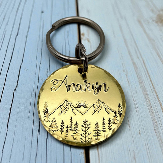 Médaille avec Montagnes et Arbres, Médaillon Chien, Fait Main France