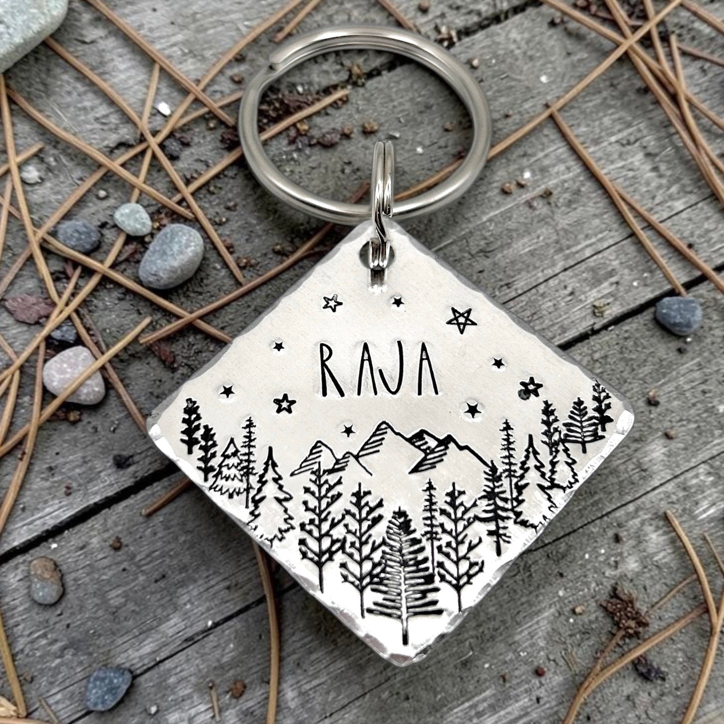 Médaille de Chien Personnalisée, Médaillon Animaux Compagnie, Arbres Montagnes